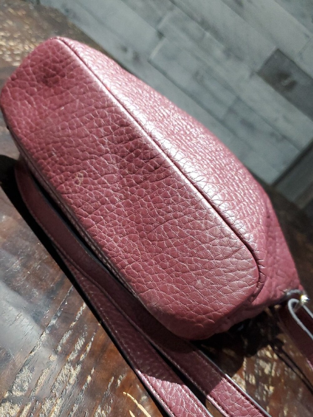 Giani Bernini Plum Textured Leather Crossbody with Logo Medallion Casual Vacay - Picture 9 of 14